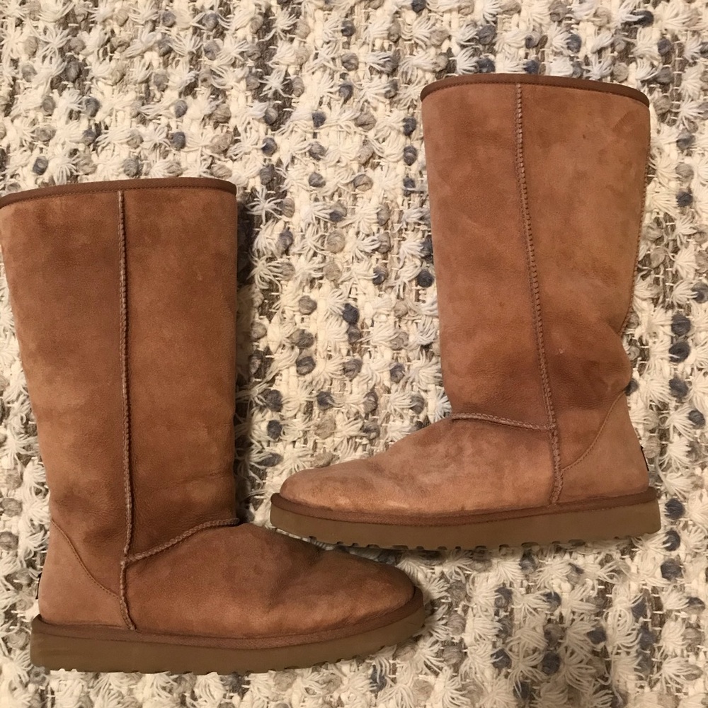 Tall chestnut UGG’s size 9 (fits w 10)
